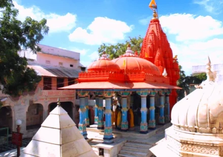pushkar brahma temple timings